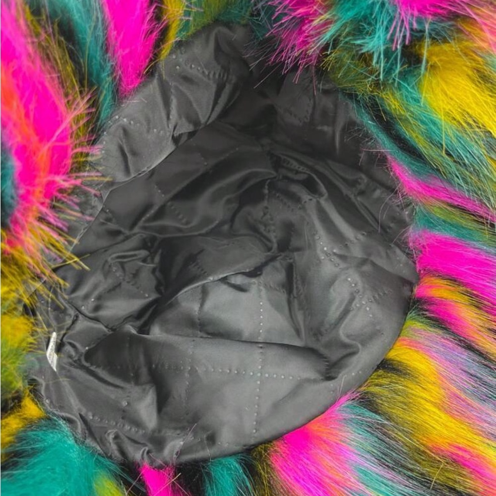 Fur hat taste the rainbow - Picture 6 of 6
